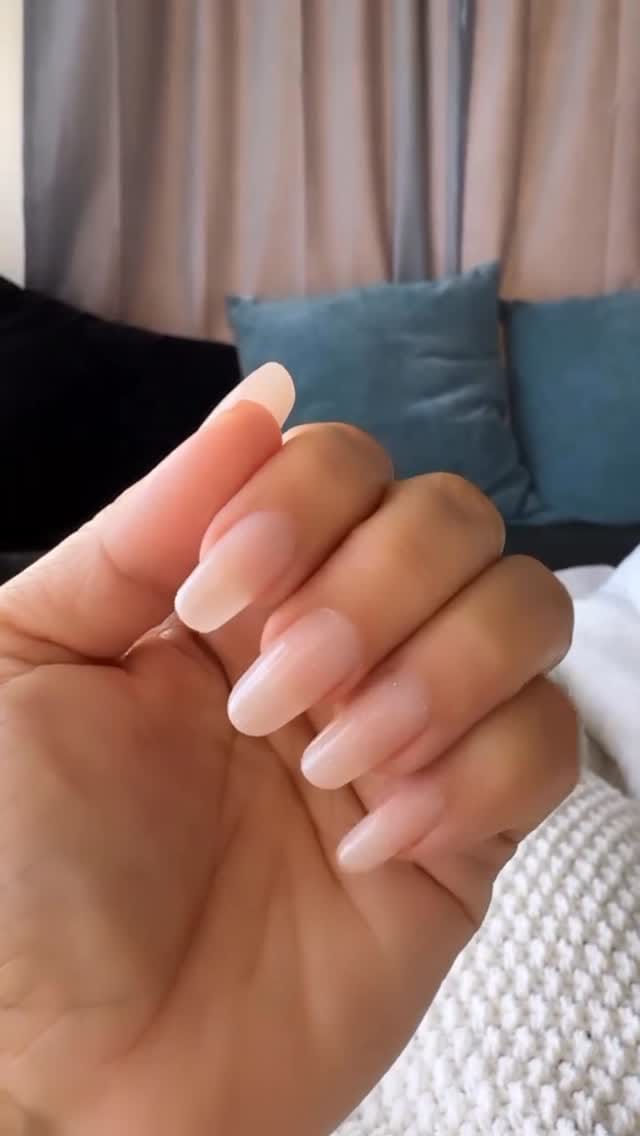Post 1 by 𝙏𝙤𝙢 𝘽𝙖𝙘𝙝𝙞𝙠 Nails on Instagram (video)