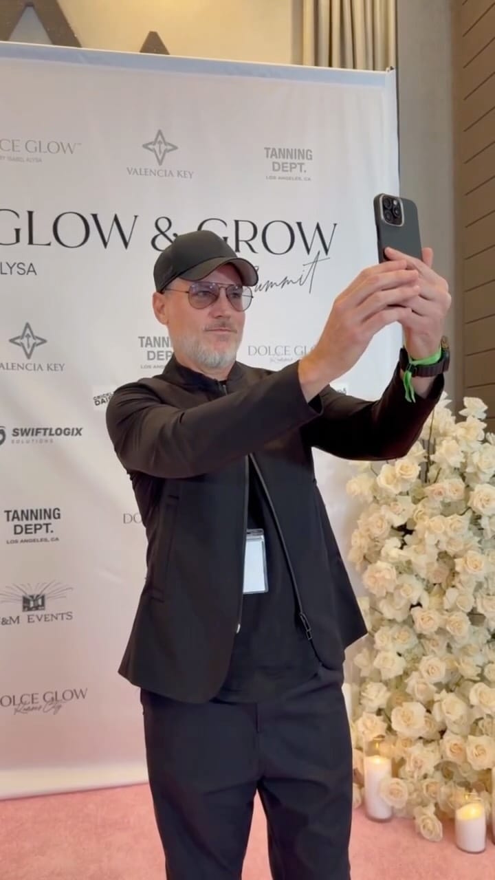 Post 5 by 𝙏𝙤𝙢 𝘽𝙖𝙘𝙝𝙞𝙠 Nails on Instagram (video)