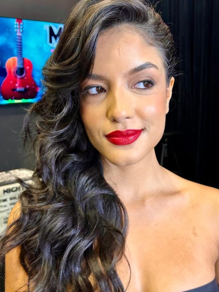 Post 4 by Monica Reis Makeup on Instagram (carousel)