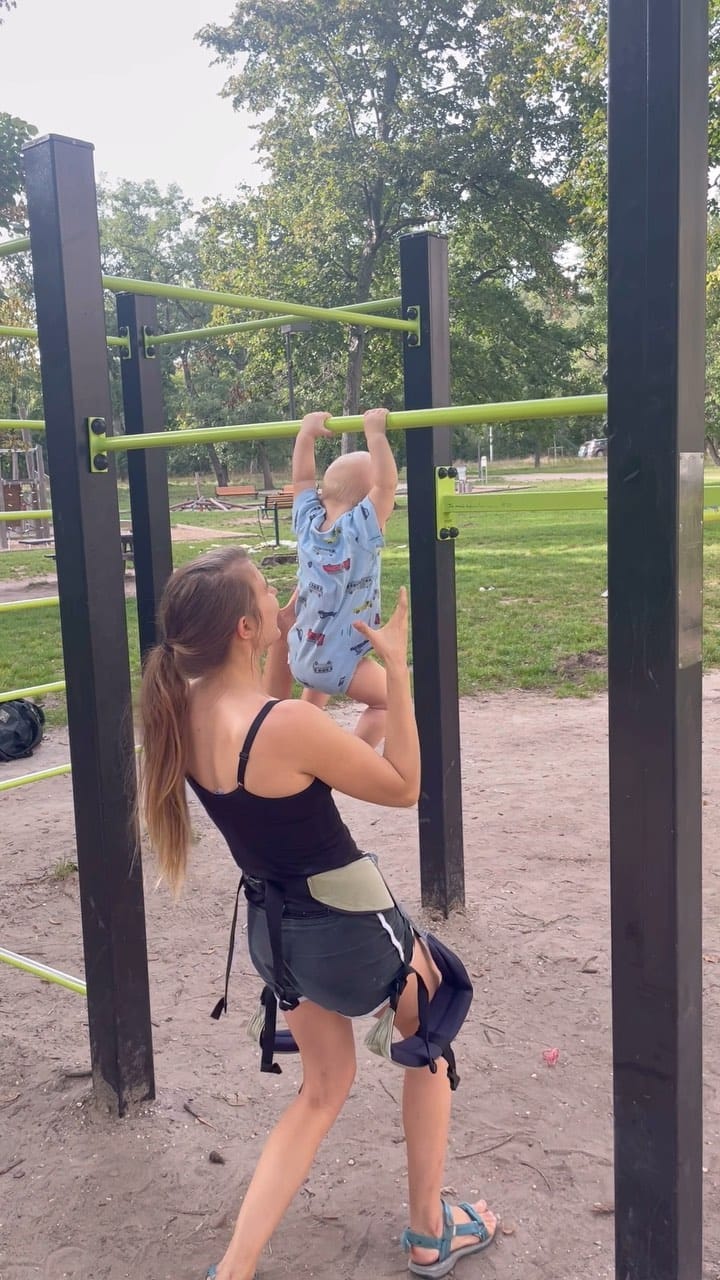 Post 9 by Asya Grechka on Instagram (video)