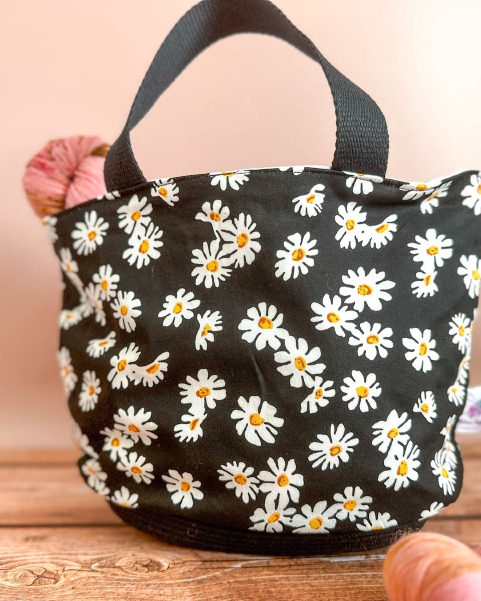 Post 10 by Coraline l Patrons et accessoires tricot on Instagram (carousel)
