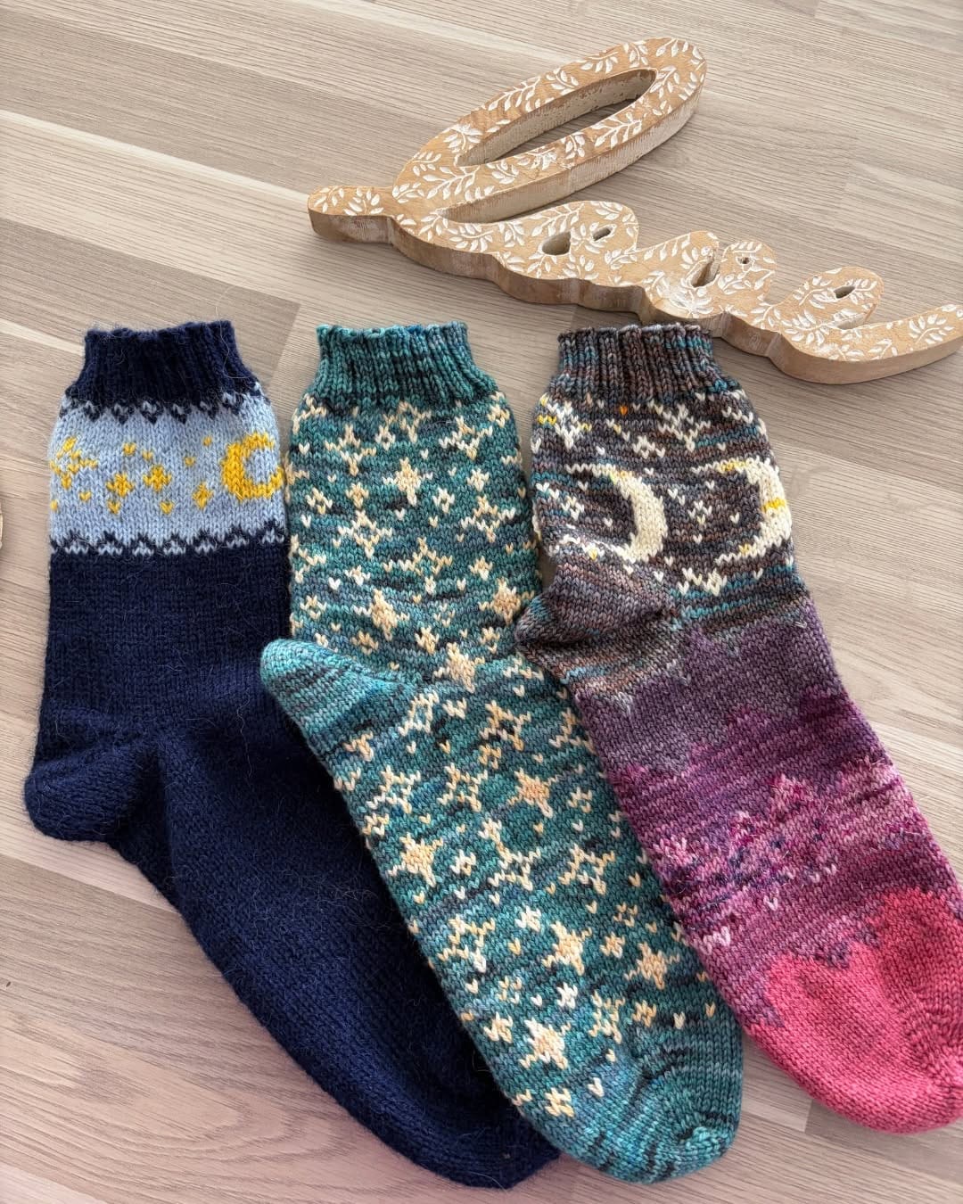 Post 1 by Coraline l Patrons et accessoires tricot on Instagram (carousel)