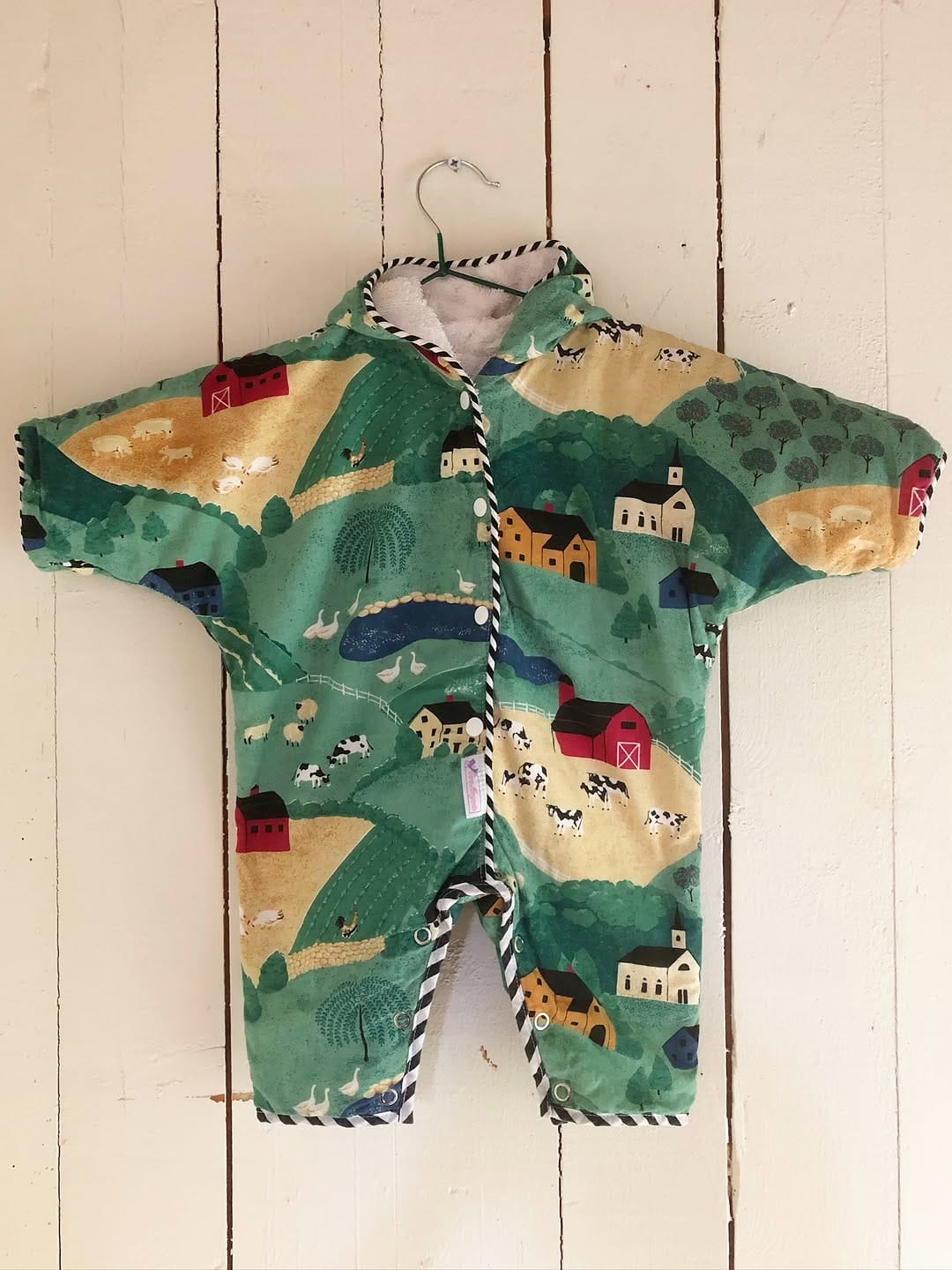 Post 10 by La Manotte Vintage on Instagram (carousel)