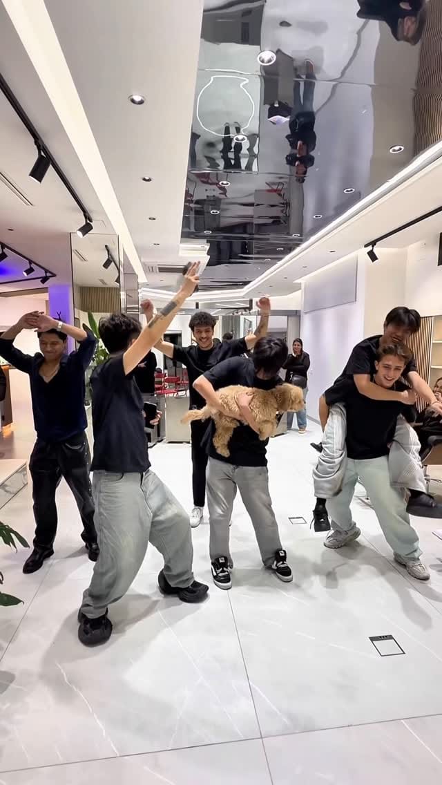 Post 1 by Shi Parrucchieri on Instagram (video)