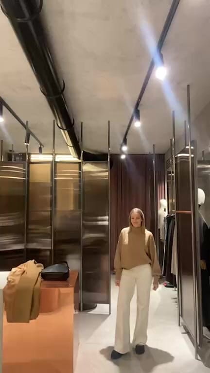 Post 1 by Vanzulli Store on Instagram (video)