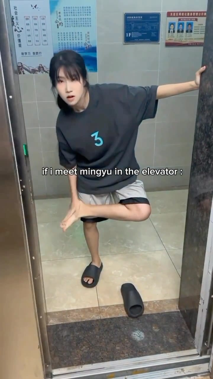 Post 7 by Moon Tea on Instagram (video)