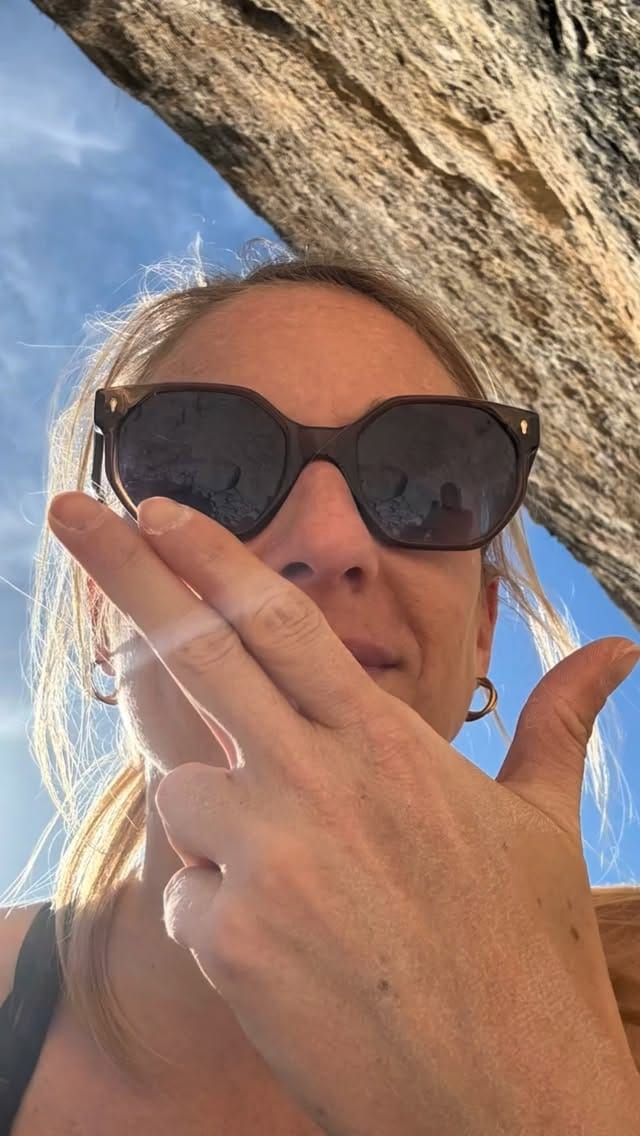 Post 1 by Hily Manon on Instagram (video)