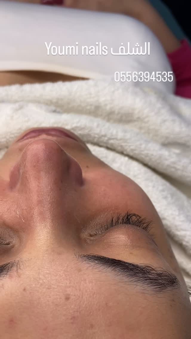 Post 4 by Youmi nail's💅 on Instagram (video)