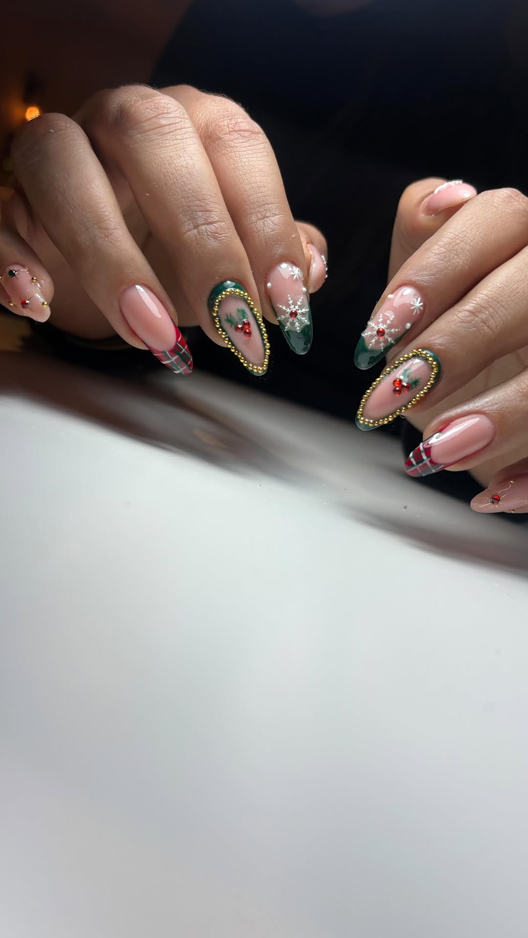 Post 2 by Youmi nail's💅 on Instagram (video)