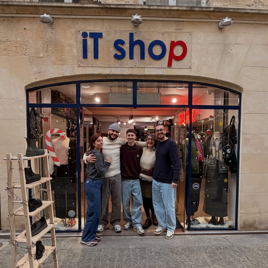 Post 8 by iT shop on Instagram (image)