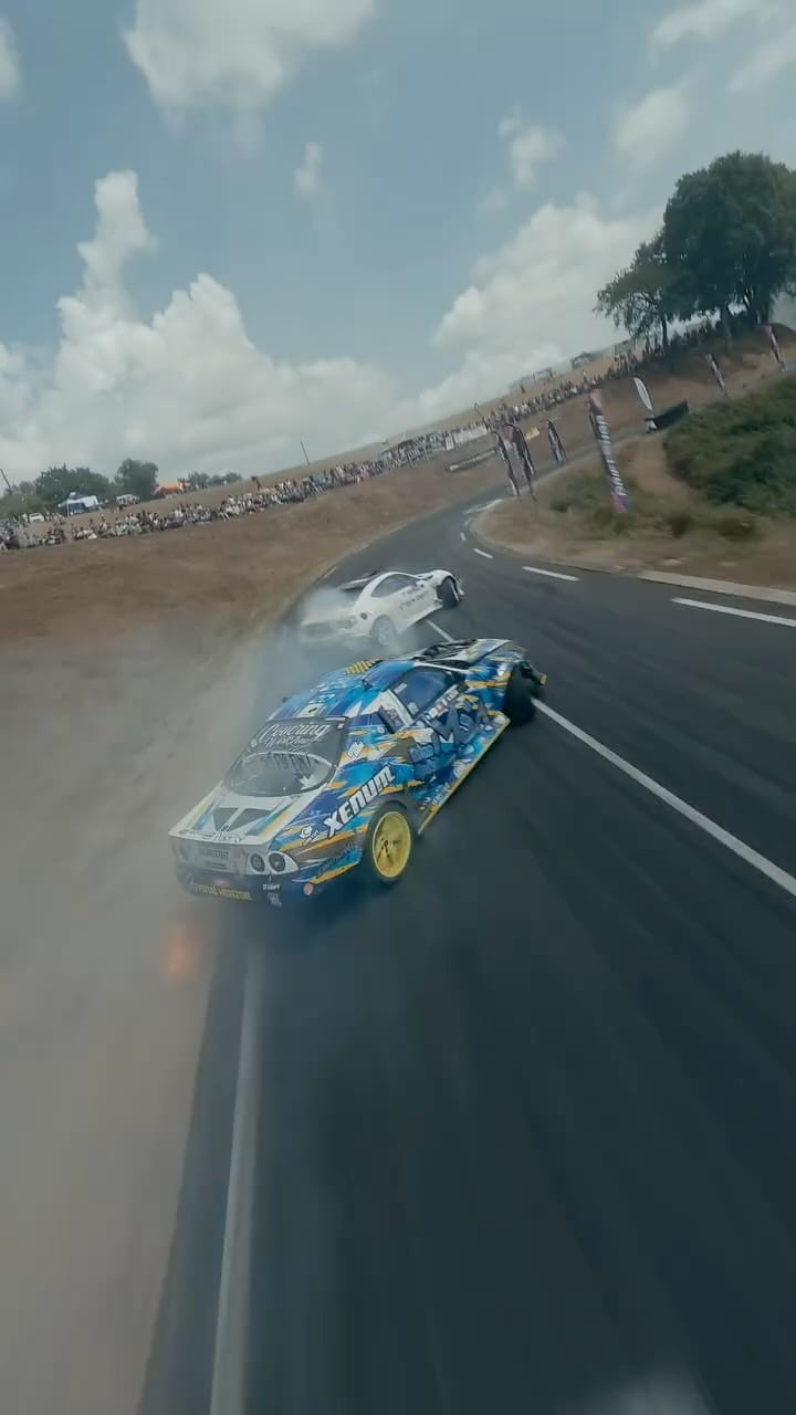 Post 4 by Axel Francois on Instagram (video)