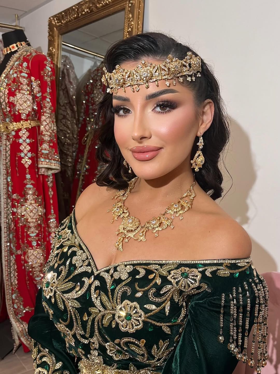 Post 1 by Bridal specialist makeup/ Hairstyle / Pose hijeb et Turban on Instagram (carousel)