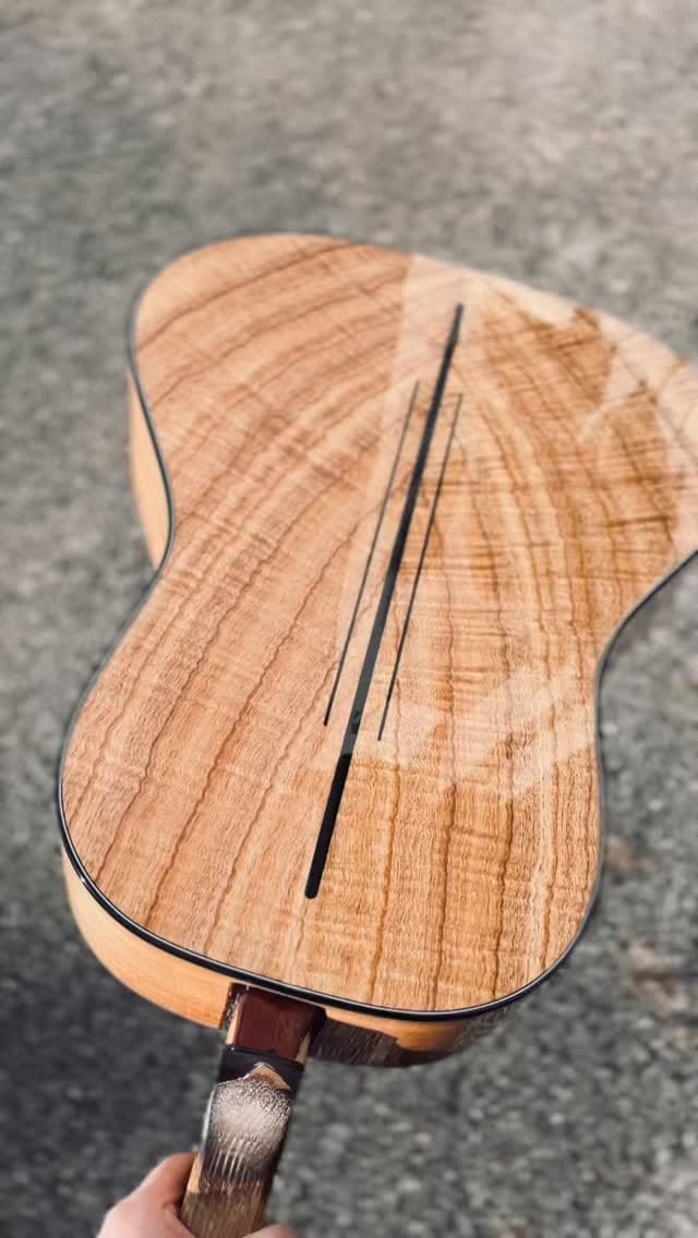 Post 3 by Blind Guitars on Instagram (video)