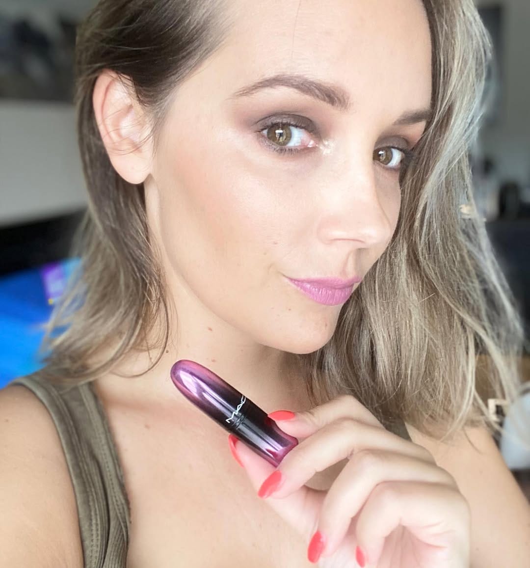 Post 6 by La Vie Est Belle on Instagram (image)
