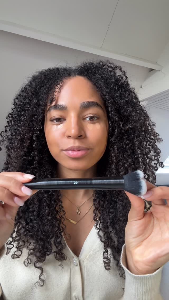 Post 5 by BE Creative Make Up on Instagram (video)