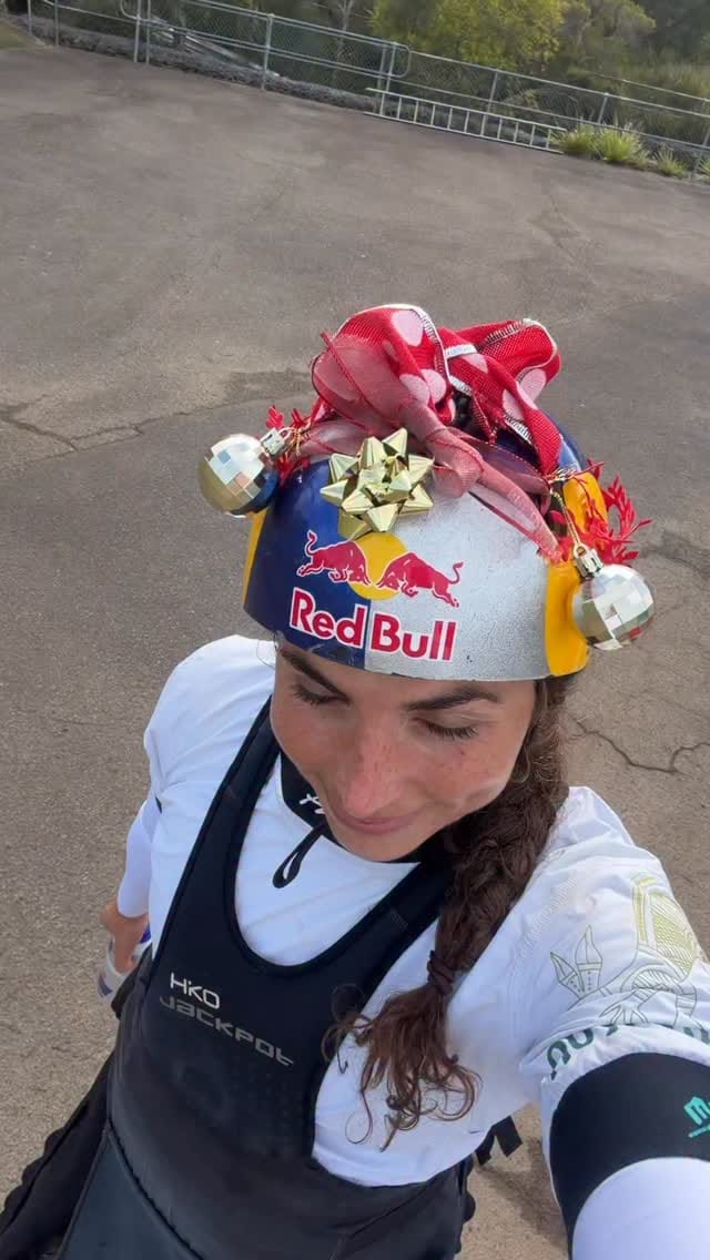 Post 6 by Jessica Fox on Instagram (video)