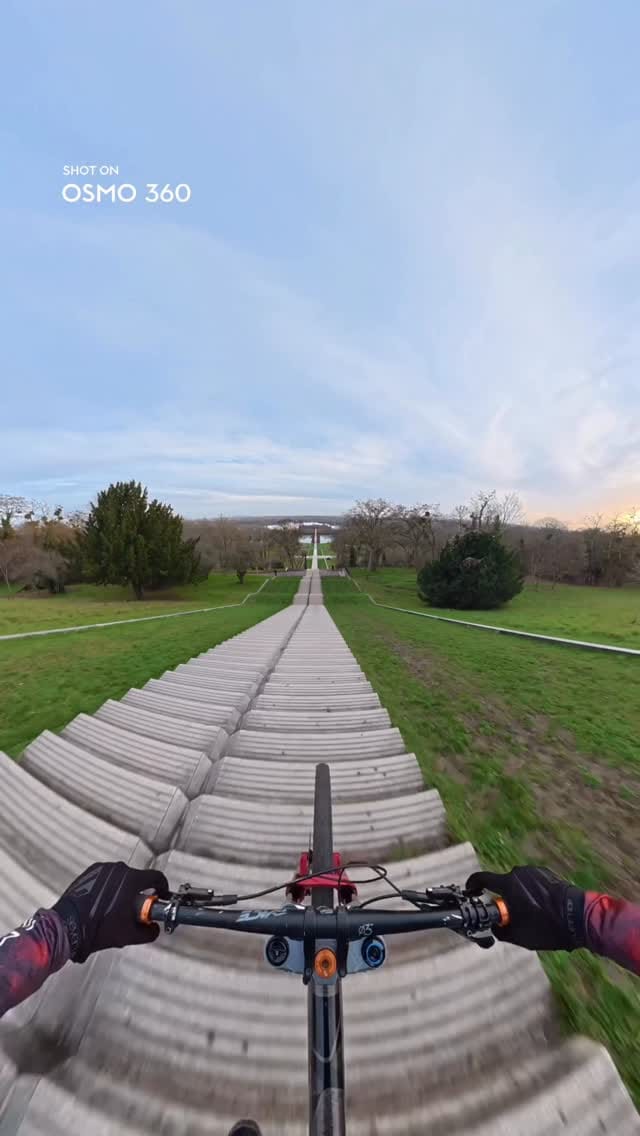 Post 4 by Pichou Nebri on Instagram (video)