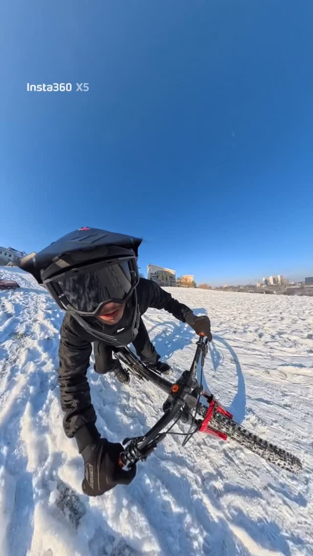 Post 2 by Pichou Nebri on Instagram (video)