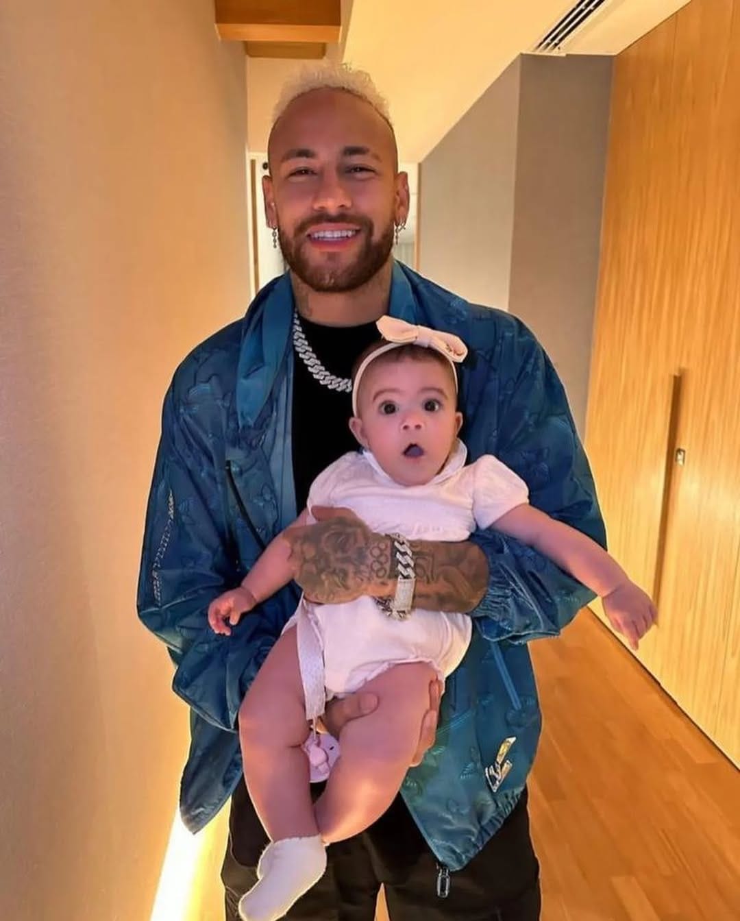 Post 10 by Neymar Jr on Instagram (carousel)