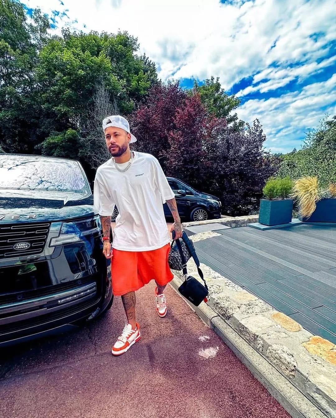 Post 8 by Neymar Jr on Instagram (carousel)