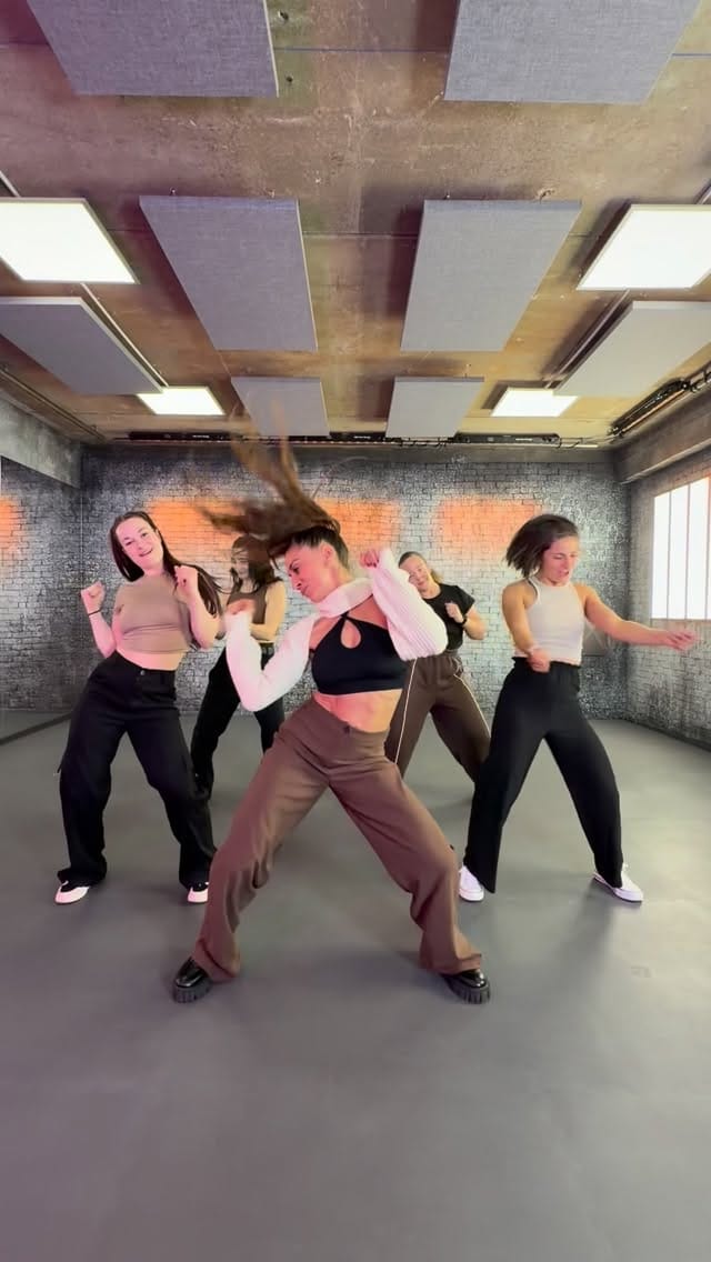 Post 1 by Maeva Groubier on Instagram (video)