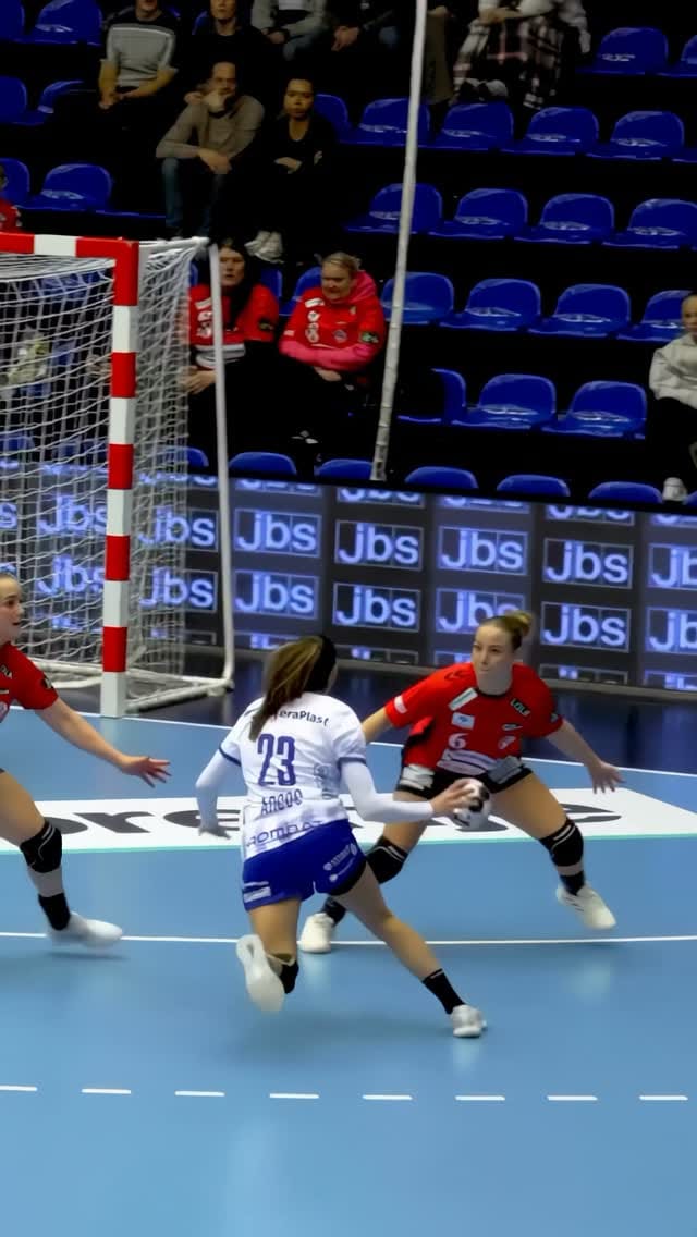 Post 1 by Paula Arcos on Instagram (video)