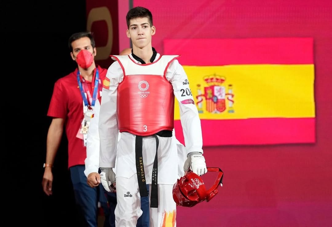 Post 10 by Adrian Vicente / Taekwondista Olímpico on Instagram (carousel)