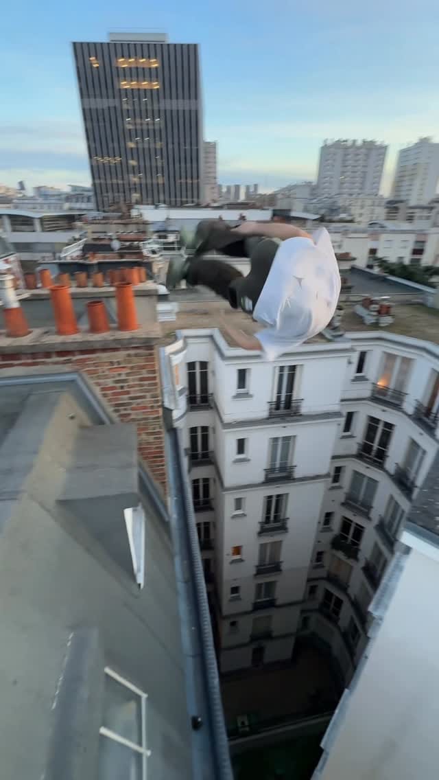 Post 4 by Emmanuel NASSHAN on Instagram (video)
