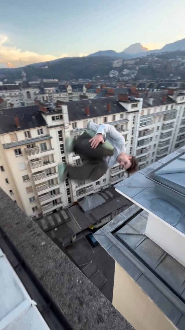Post 3 by Emmanuel NASSHAN on Instagram (video)