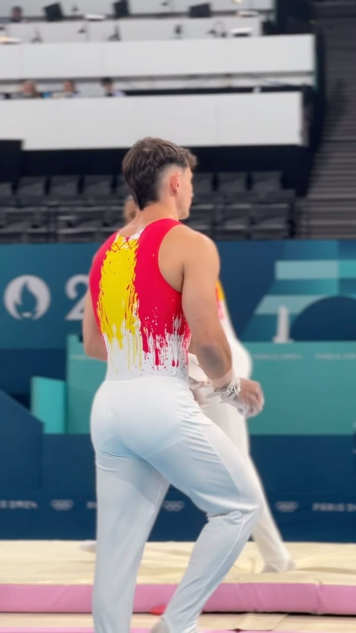 Post 8 by NICOLAU MIR on Instagram (video)