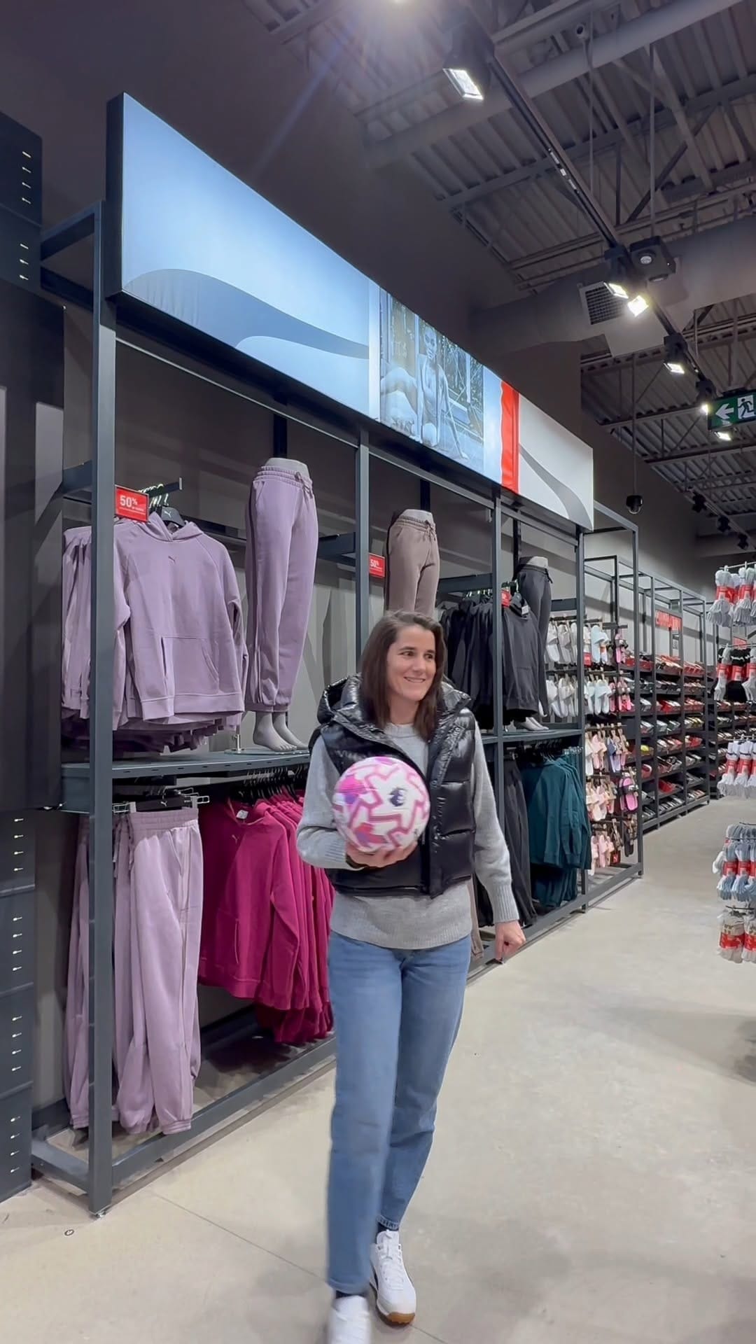 Post 1 by Charlotte Bilbault on Instagram (video)