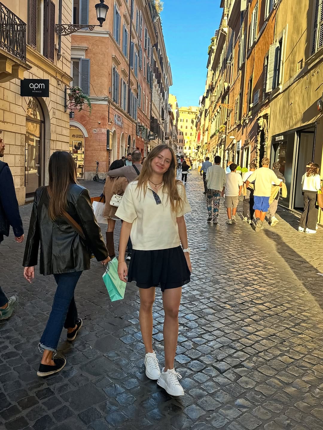 Post 3 by Laetitia Aoun on Instagram (carousel)