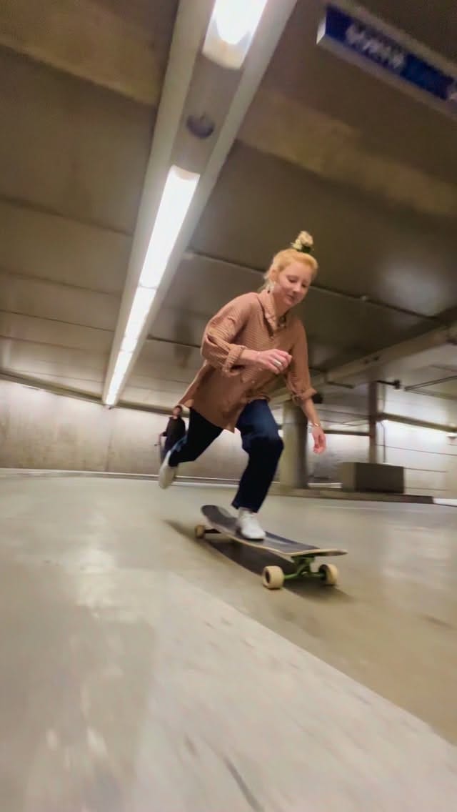 Post 1 by Antonine Champetier on Instagram (video)