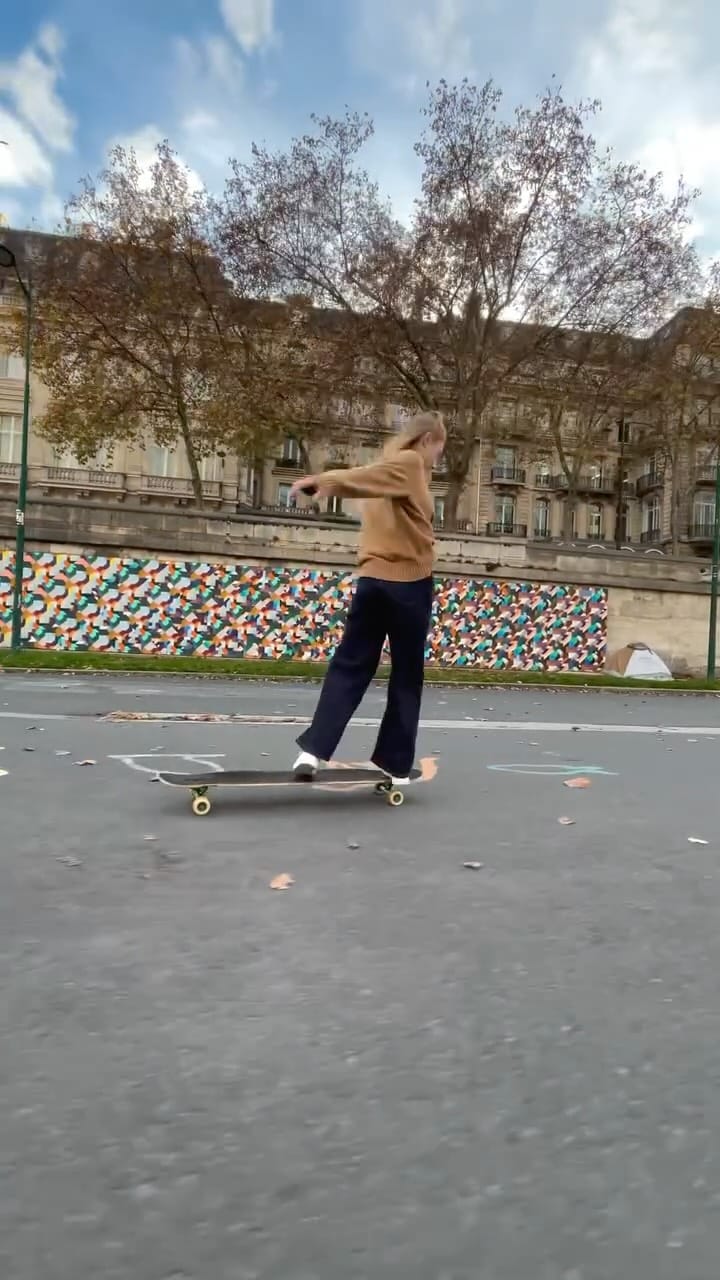 Post 4 by Antonine Champetier on Instagram (video)