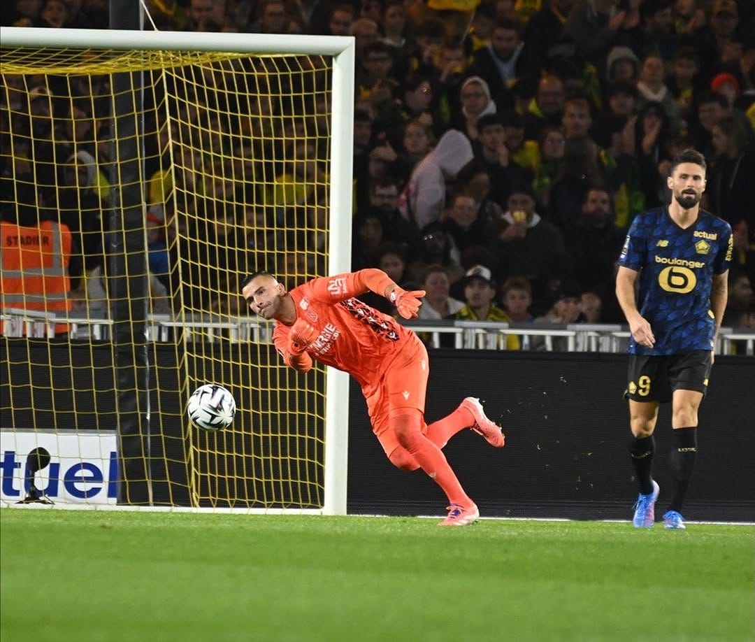 Post 7 by Anthony Lopes officiel on Instagram (carousel)