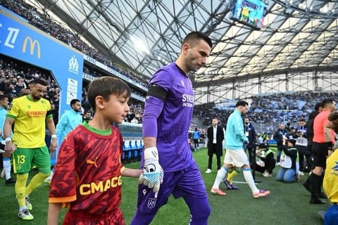 Post 1 by Anthony Lopes officiel on Instagram (carousel)