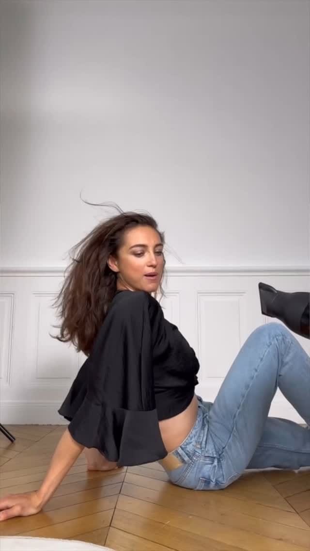 Post 10 by Bové on Instagram (video)