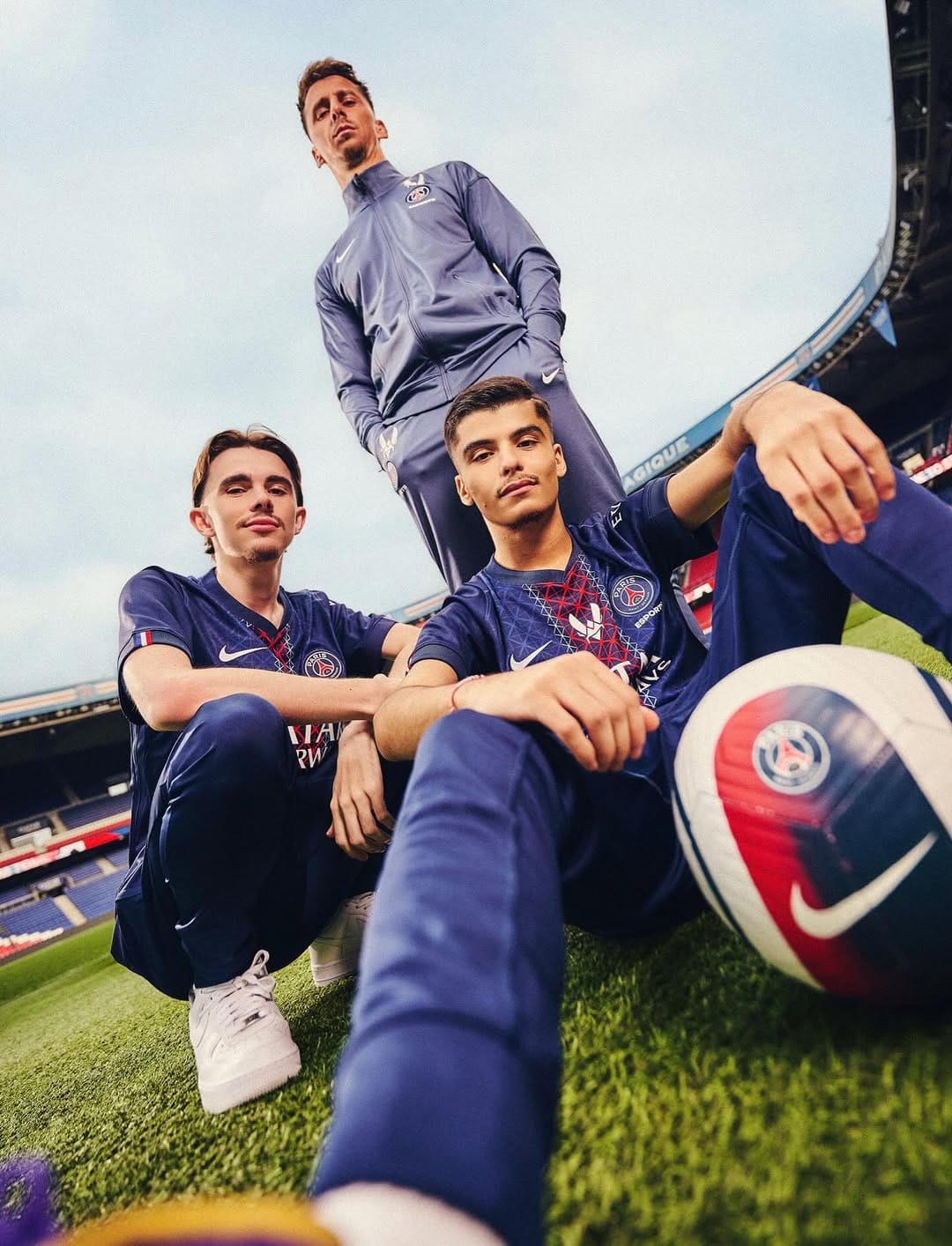 Post 2 by Ilian Bouchi on Instagram (image)
