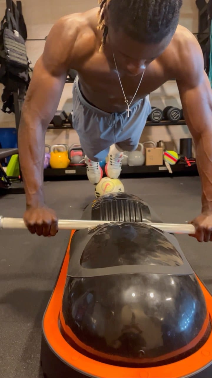 Post 10 by Yo FRANCHEQUIN CAEN TRAINING on Instagram (video)