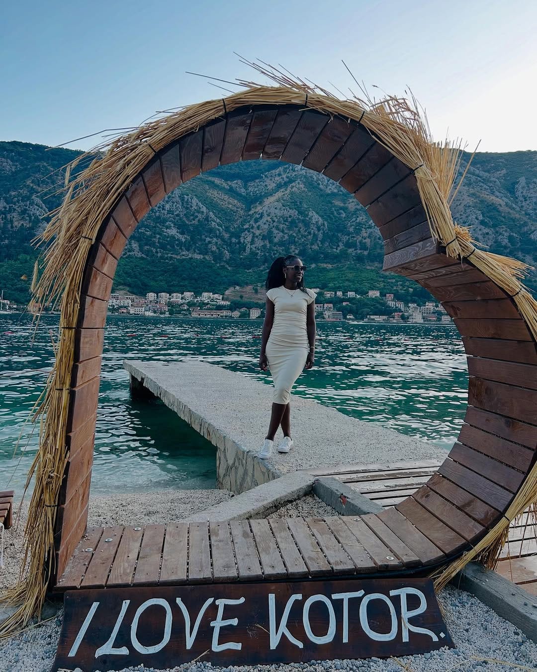 Post 8 by Laeti Tia on Instagram (carousel)