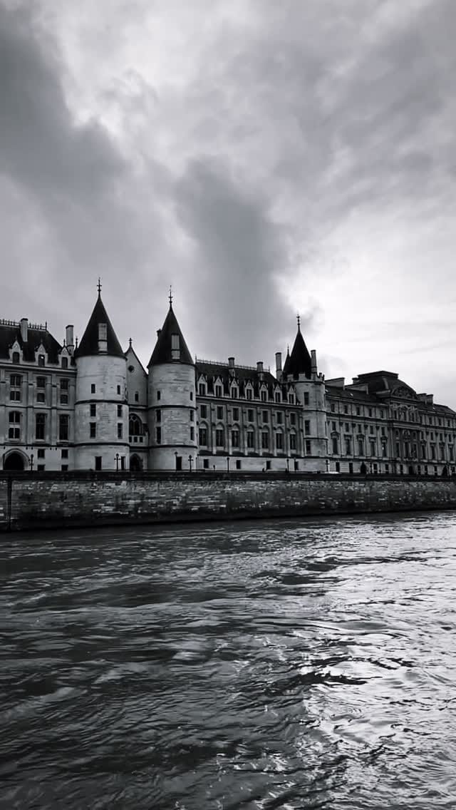 Post 7 by 𝐊𝐚𝐭𝐚𝐫𝐢𝐧𝐚 • 🇺🇦 model in Paris on Instagram (video)