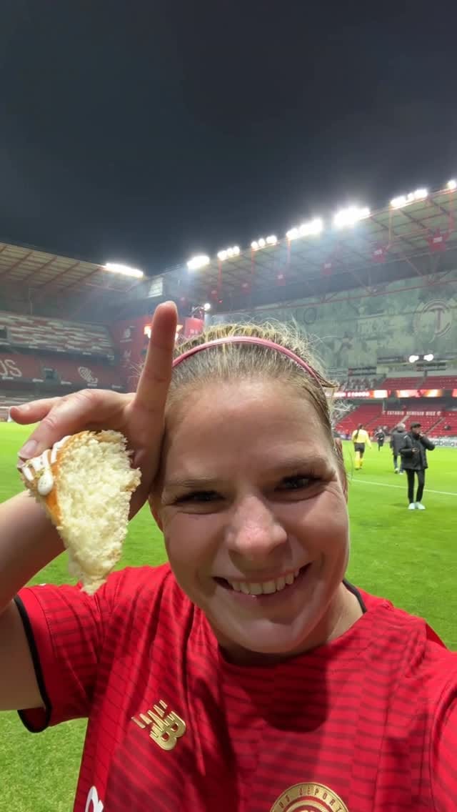 Post 4 by Eugénie Le Sommer on Instagram (video)