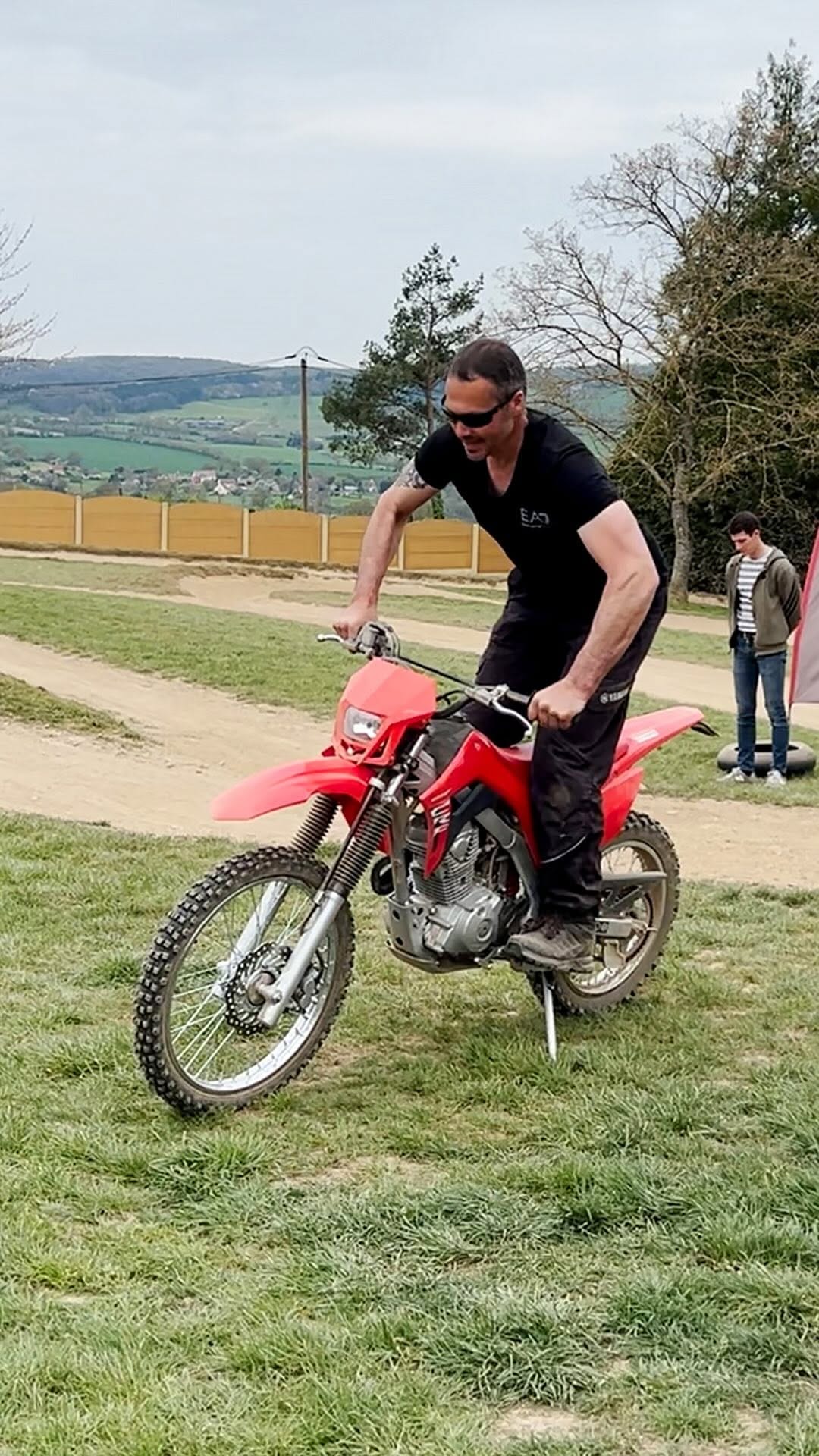 Post 9 by Duke Enduro / Duke Acrobatie on Instagram (video)