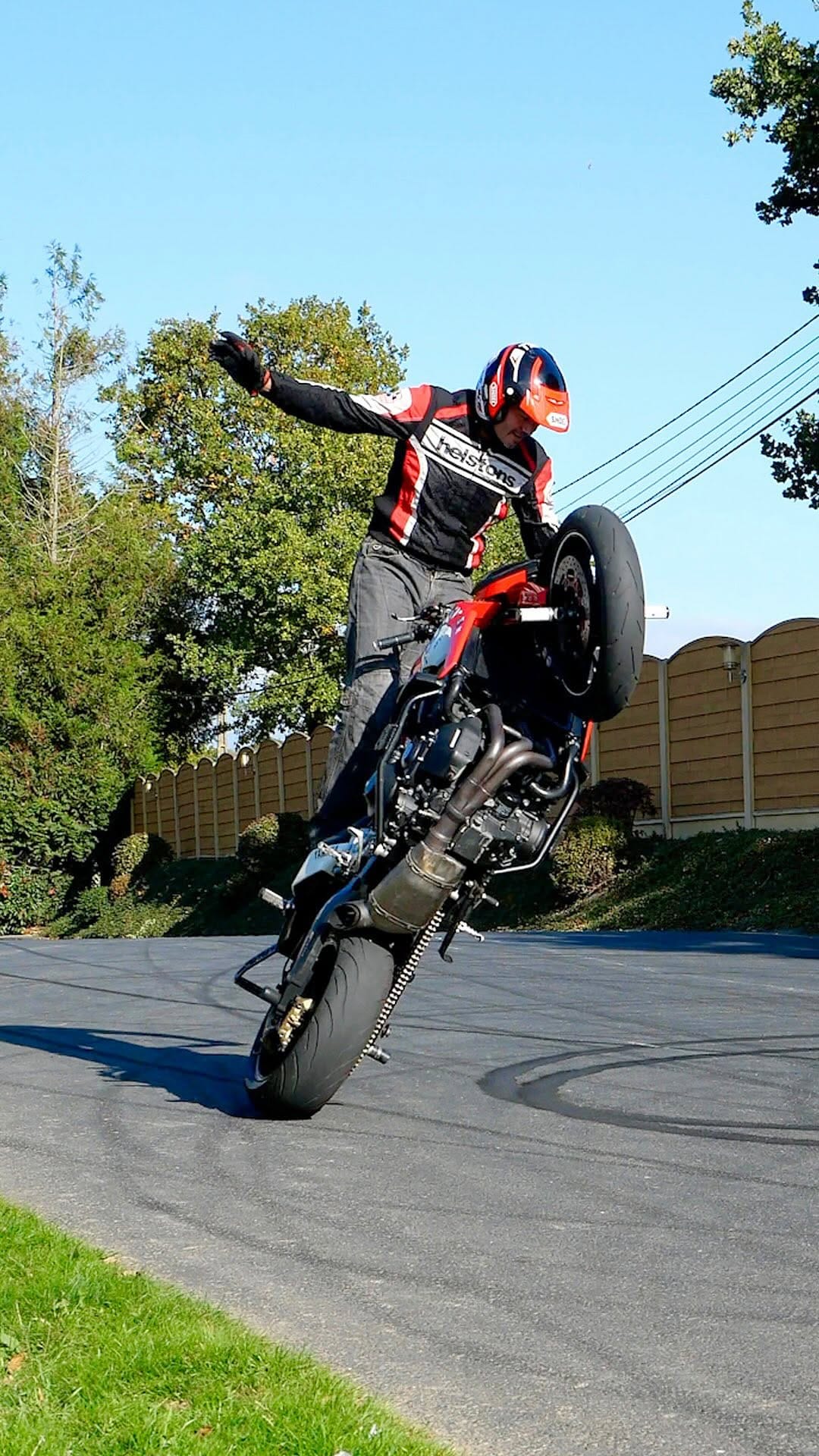 Post 10 by Duke Enduro / Duke Acrobatie on Instagram (video)