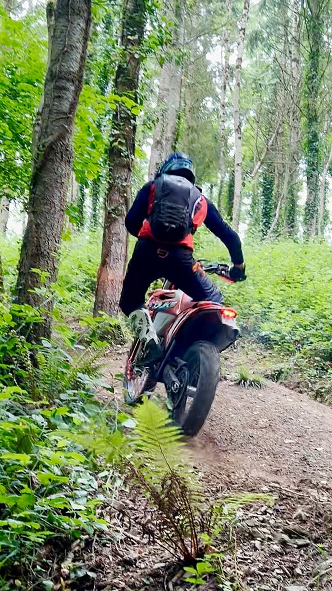 Post 5 by Duke Enduro / Duke Acrobatie on Instagram (video)