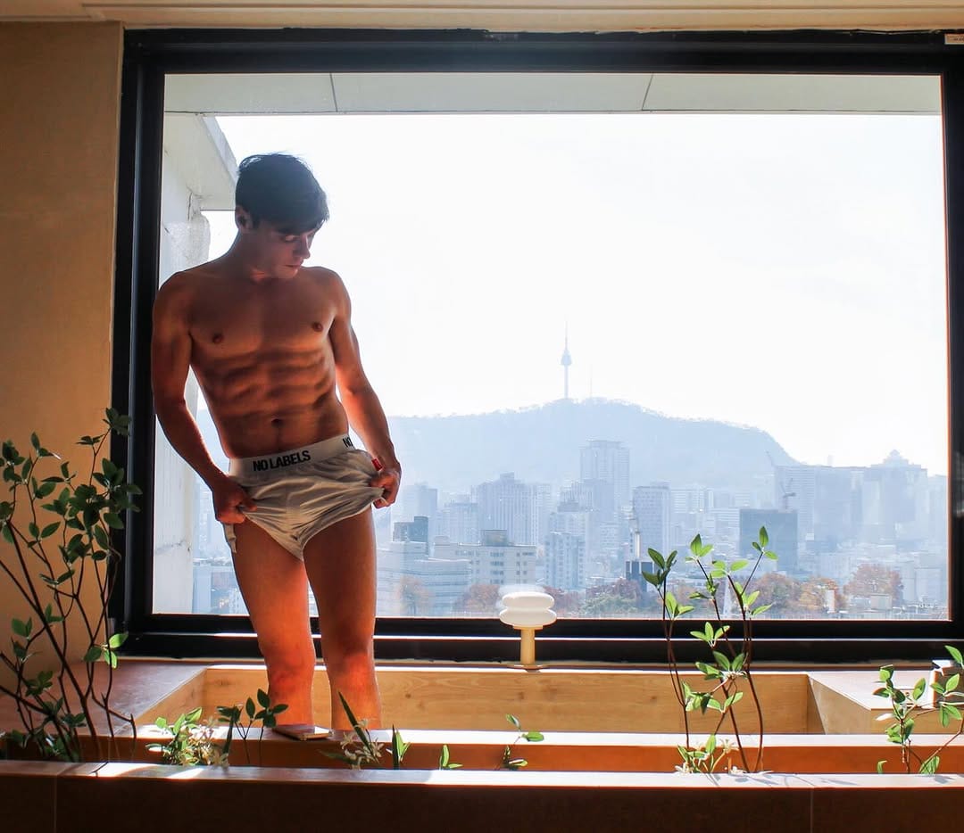 Post 1 by Louis-Jérémie Graef on Instagram (carousel)