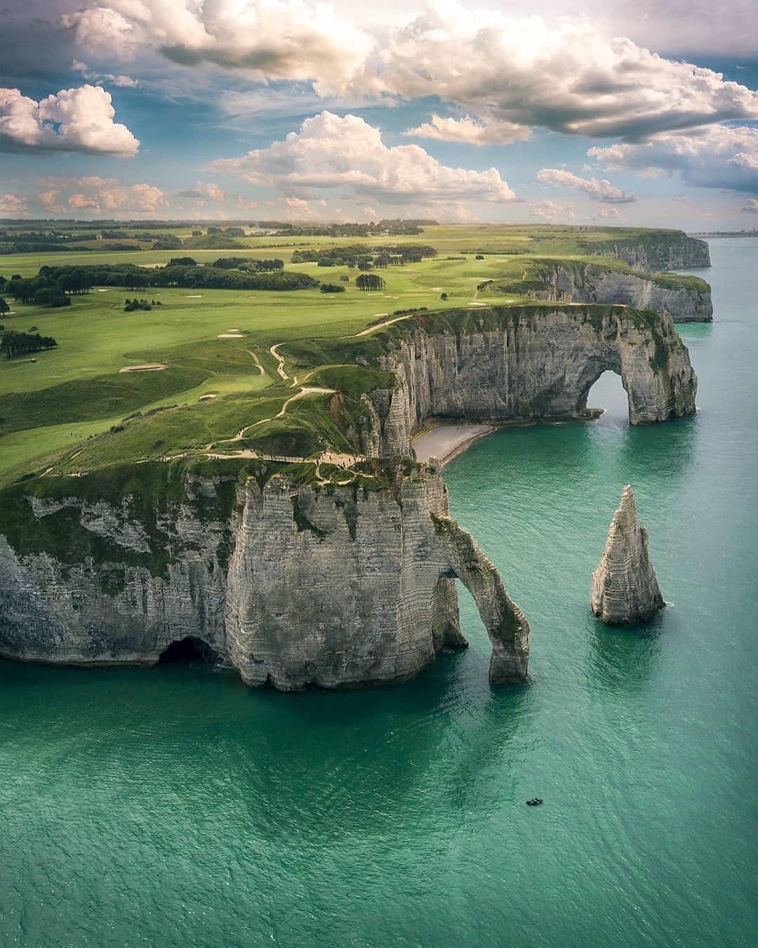 Post 10 by Merveilles de France on Instagram (image)