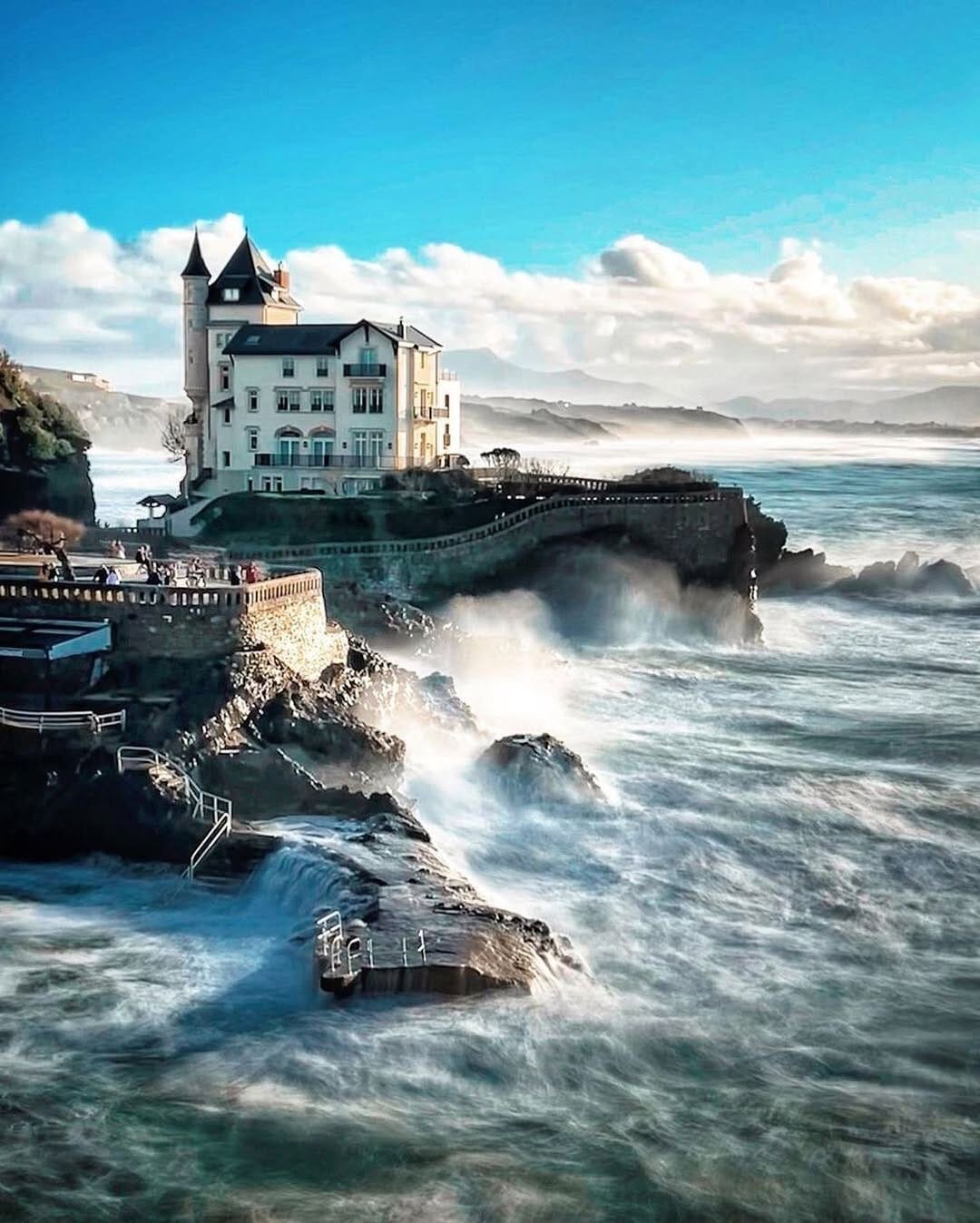 Post 2 by Merveilles de France on Instagram (image)