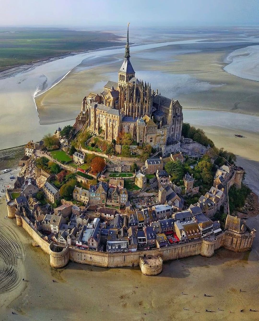 Post 3 by Merveilles de France on Instagram (image)