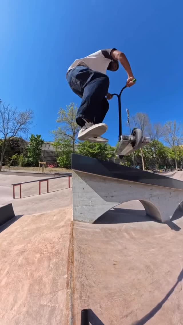 Post 1 by 🇫🇷🇲🇬JD Rand🛴🎤 on Instagram (video)